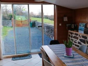 Maisons de vacances Maison de 2 chambres avec jardin clos et wifi a Gavray : photos des chambres