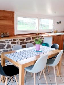 Maisons de vacances Maison de 2 chambres avec jardin clos et wifi a Gavray : photos des chambres