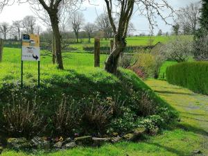 Maisons de vacances Maison de 2 chambres avec jardin clos et wifi a Gavray : photos des chambres