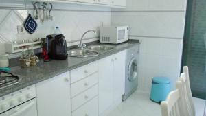 Spacious Apartment in Armação de Pêra with Sea View - 90 m²