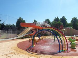 Maisons de vacances Propriete de 2 chambres a Valras Plage a 300 m de la plage avec piscine partagee et terrasse : photos des chambres