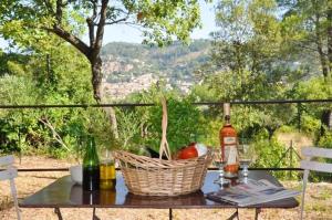 Maisons de vacances Maison de 3 chambres avec piscine partagee terrasse amenagee et wifi a Cotignac : photos des chambres