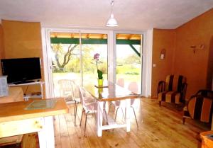 Maison cosy avec piscine privée à Estibeaux 38 m²