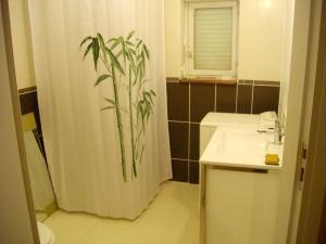Maisons de vacances Maison cosy avec piscine privee a Estibeaux 38 m² : photos des chambres