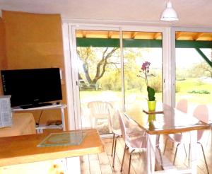 Maisons de vacances Maison cosy avec piscine privee a Estibeaux 38 m² : photos des chambres