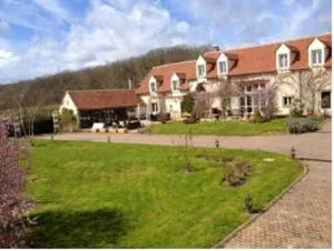 Maison spacieuse avec jacuzzi à Saint-Georges-sur-Baulche - 维尔法格