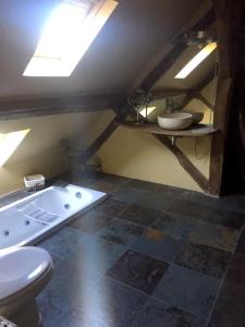 Maisons de vacances Maison de 6 chambres avec jacuzzi jardin clos et wifi a Saint Georges sur Baulche : photos des chambres