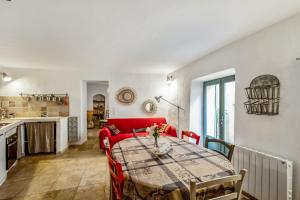 Charmante Maison à Bonnieux avec Terrasse et Vue sur le Jardin