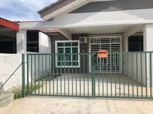 SEROJA HOMESTAY - Kampong Gajah Mati