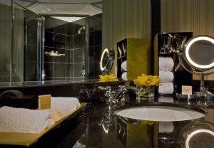 King Room with Accessible Tub - Disability Access room in Grand Hyatt DFW Airport