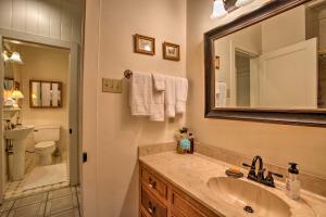 Historic Baton Rouge Vacation Rental 6 Mi to LSU!