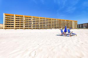 Two-Bedroom Apartment room in Surf Dweller