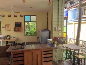 RoomQuest Amphawa Floating Market