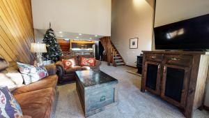 Four-Bedroom Apartment room in Snowcreek Iii #415 Condo