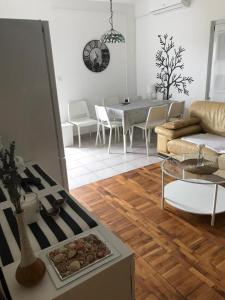 VRSI SUNNY HOUSE FOR 10