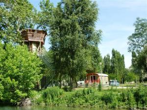 Campings Camping belle riviere : photos des chambres