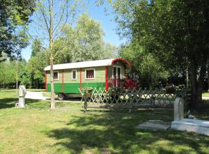 Campings Camping belle riviere : photos des chambres