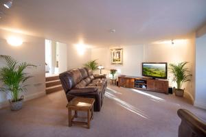 Oberon River View Apartment