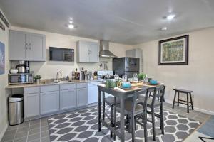 Cozy Getaway with Yard - 20 Mi to Downtown Houston!