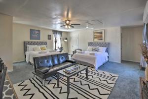 Cozy Getaway with Yard - 20 Mi to Downtown Houston!