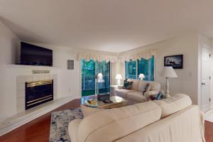Two-Bedroom Apartment room in Sea Colony Lakeshore