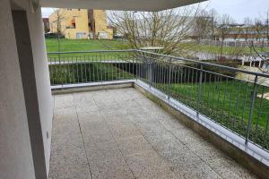 Appartement contemporain rénové à neuf avec cuisine équipé - Val de reuil