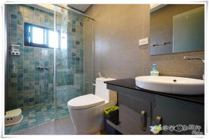 Phòng Gia Đình Có Vòi Sen (Family Room with Shower)