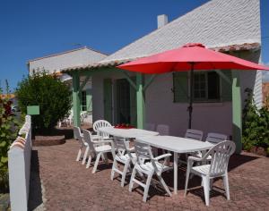 Maisons de vacances Maison de 4 chambres a La Tranche sur Mer a 500 m de la plage avec vue sur la ville jardin amenage et wifi : photos des chambres