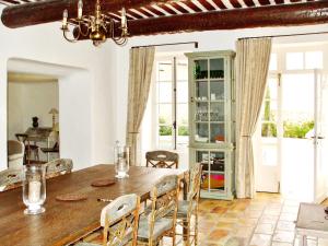 Maisons de vacances Maison de charme a Molleges avec piscine privee : photos des chambres