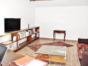 Maisons de vacances Maison de charme a Molleges avec piscine privee : photos des chambres