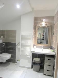 Maisons de vacances Maison de 4 chambres avec jardin amenage et wifi a Cabariot : photos des chambres
