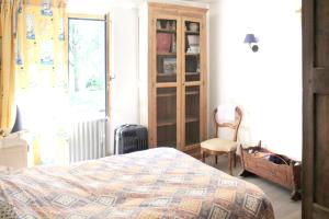 Maison de caractère à Plougrescant avec jardin et parking.