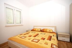 Spacious apartment in Žrnovo with shared pool 100 m²