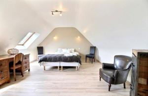 Maisons de vacances Maison de 6 chambres avec jacuzzi jardin amenage et wifi a Plougonven : photos des chambres