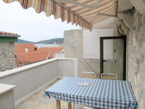 2 bedrooms apartement at Betina 60 m away from the beach with sea view furnished terrace and wifi