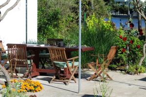 Spacious house in Lukoran with sea view