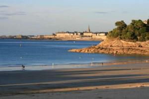 Appartements Appartement d'une chambre avec jardin a Dinard : photos des chambres