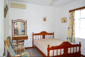Apartment with 2 bedrooms in Pereybere with enclosed garden and WiFi - image 1