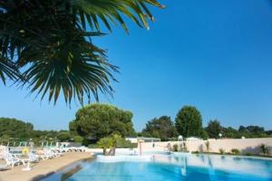 Maisons de vacances Bungalow de 3 chambres avec piscine partagee jardin amenage et wifi a Les Mathes a 5 km de la plage : photos des chambres
