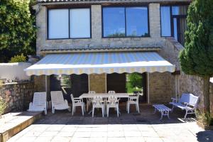 Appartement spacieux à La Roche-sur-le-Buis avec piscine privée.