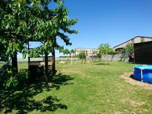 Maisons de vacances Maison de 2 chambres avec piscine partagee jardin amenage et wifi a Charmes : photos des chambres