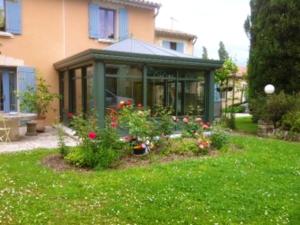 Maisons de vacances Maison de 2 chambres avec piscine partagee jardin amenage et wifi a Le Thor : photos des chambres