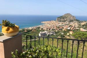 Seafront Villa in Cefalù with Private Jacuzzi