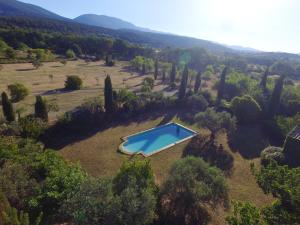 Maisons de vacances Maison de 3 chambres avec piscine privee jardin amenage et wifi a Cucuron : photos des chambres