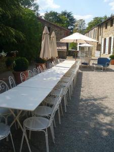 Maisons de vacances Demeure de 15 chambres avec piscine privee jardin clos et wifi a Satillieu : photos des chambres