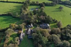 Boconnion Estate Sleeps up to 45 - 华沙韦