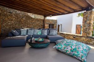 Villa Ester - Heated Pool & Jacuzzi, Tennis court, Sauna Myconos Greece