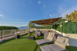 SERRENDY ROOFTOP TERRACE in residential property WITH POOL & SEA VIEW !