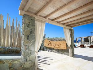 Artemis Deluxe Rooms Milos Greece