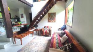 Casa da Josie em Maresias com piscina no pé da Mata Atlântica - 4 quartos